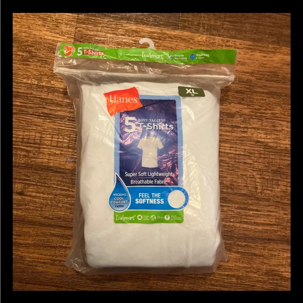 New Hanes Boys' Tagless White Pack5 T-shirts. Super soft & breathable fabric NWT